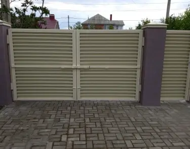 Распашные ворота с автоматикой в Владивостоке под ключ