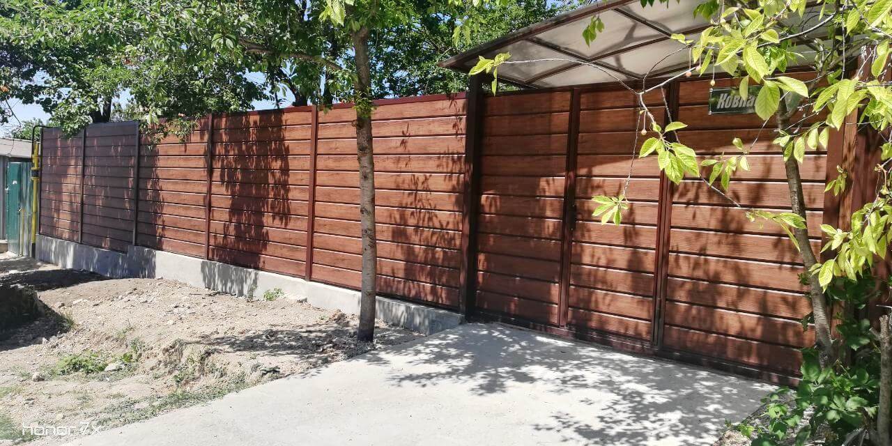 Забор из металлосайдинга ЕВРО-БРУС Каштан фото4 в Владивостоке