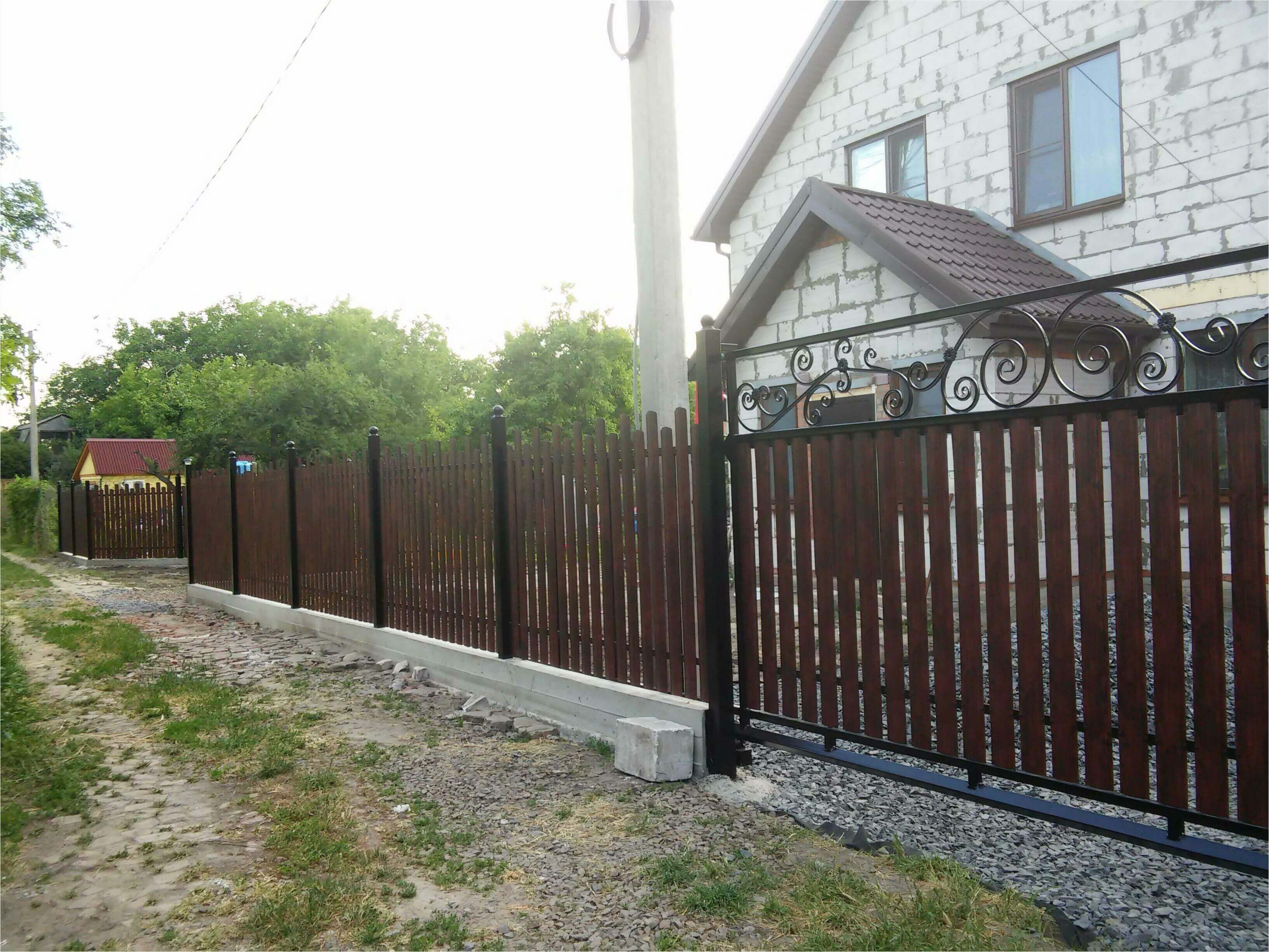 Забор из штакетника 90м фото1 в Владивостоке