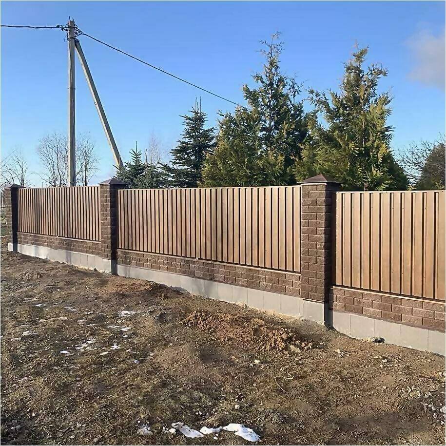 Забор из профлиста НС-21 цвет Printech темное дерево фото1 в Владивостоке