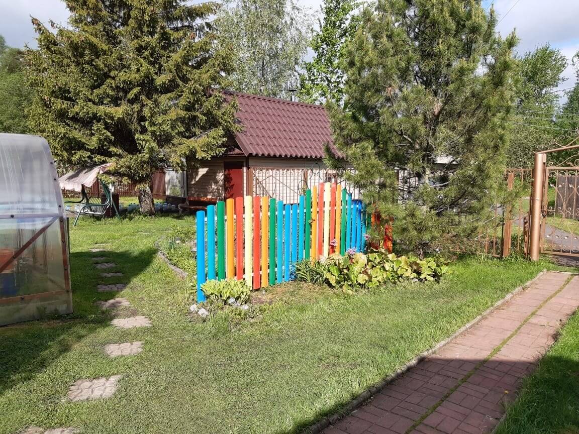 забор из разноцветного штакетника односторонний фото2 в Владивостоке