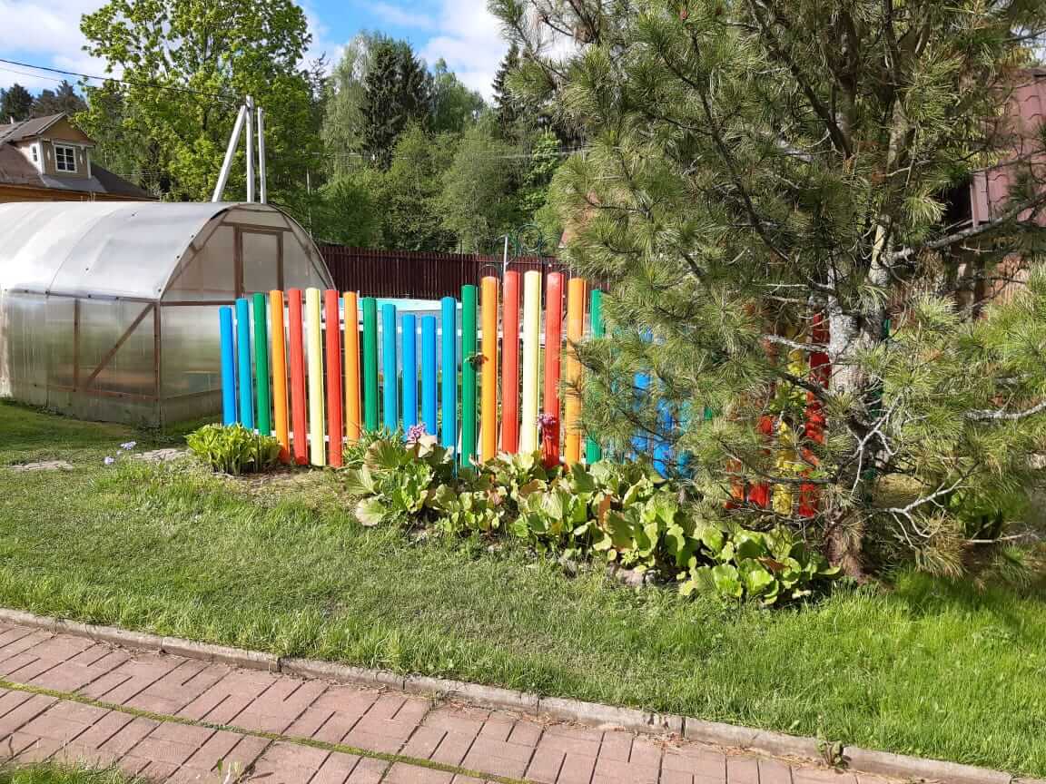 забор из разноцветного штакетника односторонний фото1 в Владивостоке