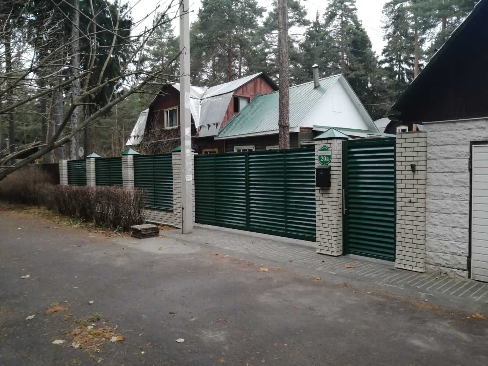 Забор-жалюзи с ламелями ЭКО-Z Зеленый Мох фото1 в Владивостоке