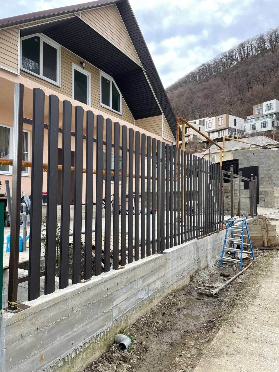 Забор из штакетника 35м RAL8019 Темный Шоколад МАТТЕ в Владивостоке