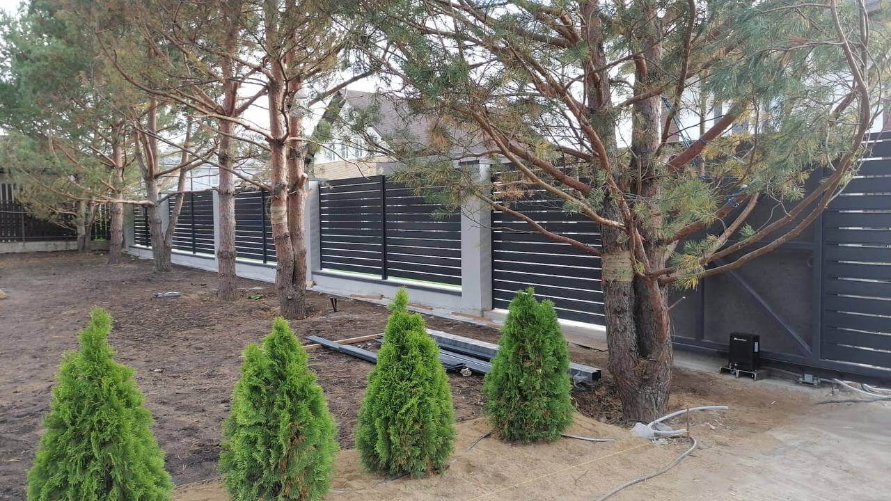 Забор-ранчо из металлопланкена 36м RAL7024 Серый Графит фото 6 в Владивостоке