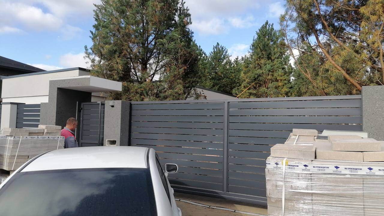 Забор-ранчо из металлопланкена 36м RAL7024 Серый Графит фото 3 в Владивостоке