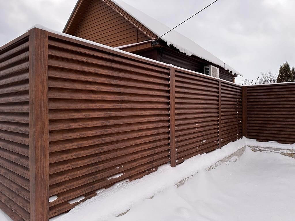 Забор-жалюзи из ламелей еврожалюзи 43м Каштан Printech фото 5 в Владивостоке
