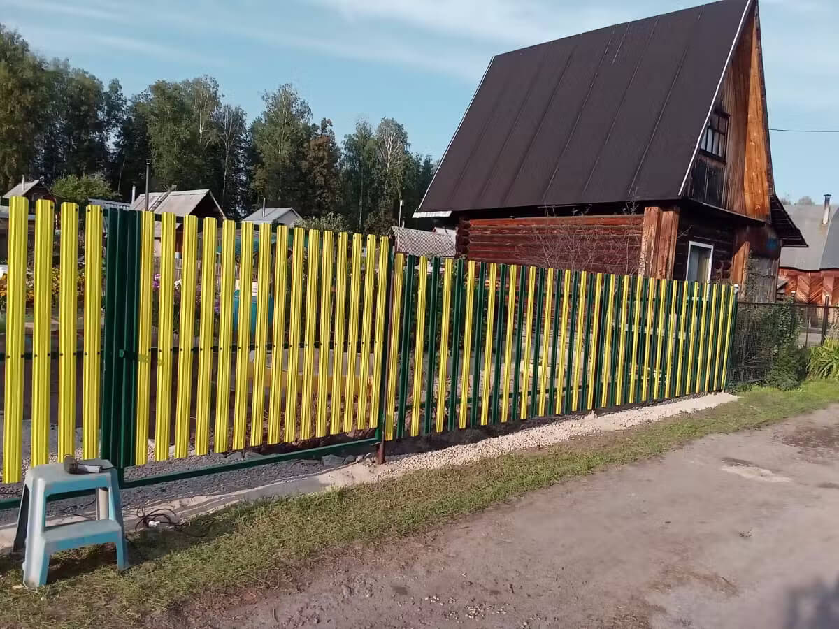 Забор из евроштакетника 13м RAL1018 Желтый фото 3 в Владивостоке