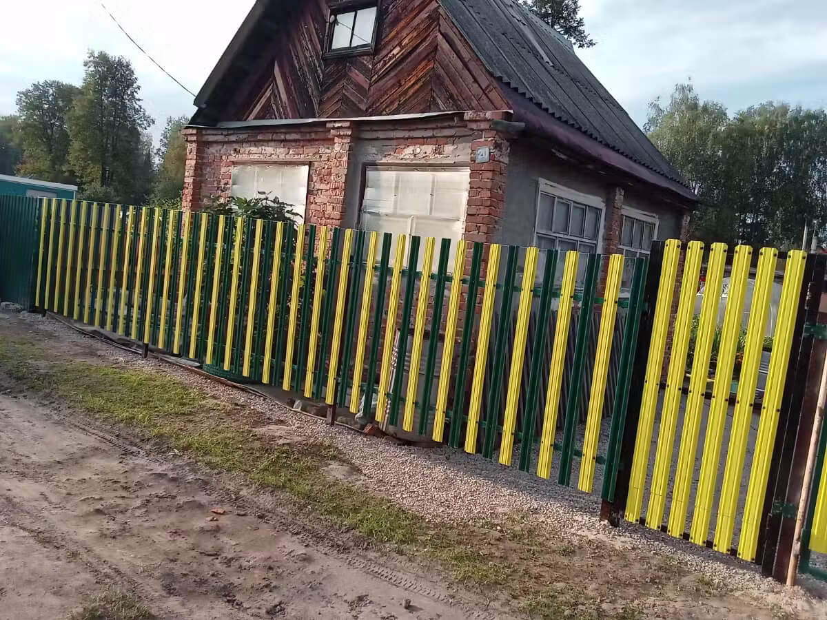 Забор из евроштакетника 13м RAL1018 Желтый фото 1 в Владивостоке