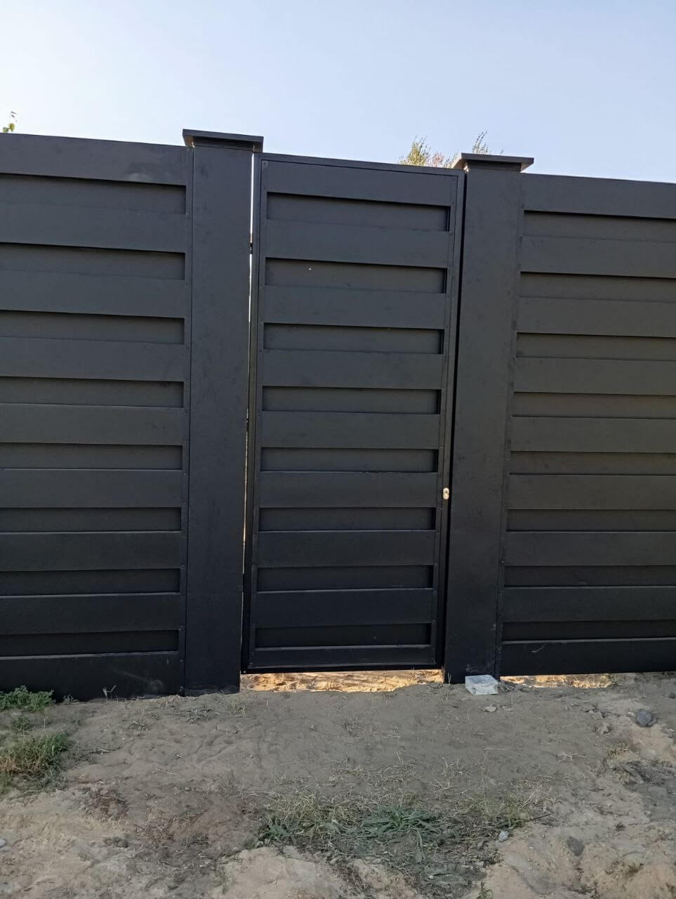 Забор-ранчо из металлопланкена 37м RAL9005 Черный МАТТЕ фото 3 в Владивостоке