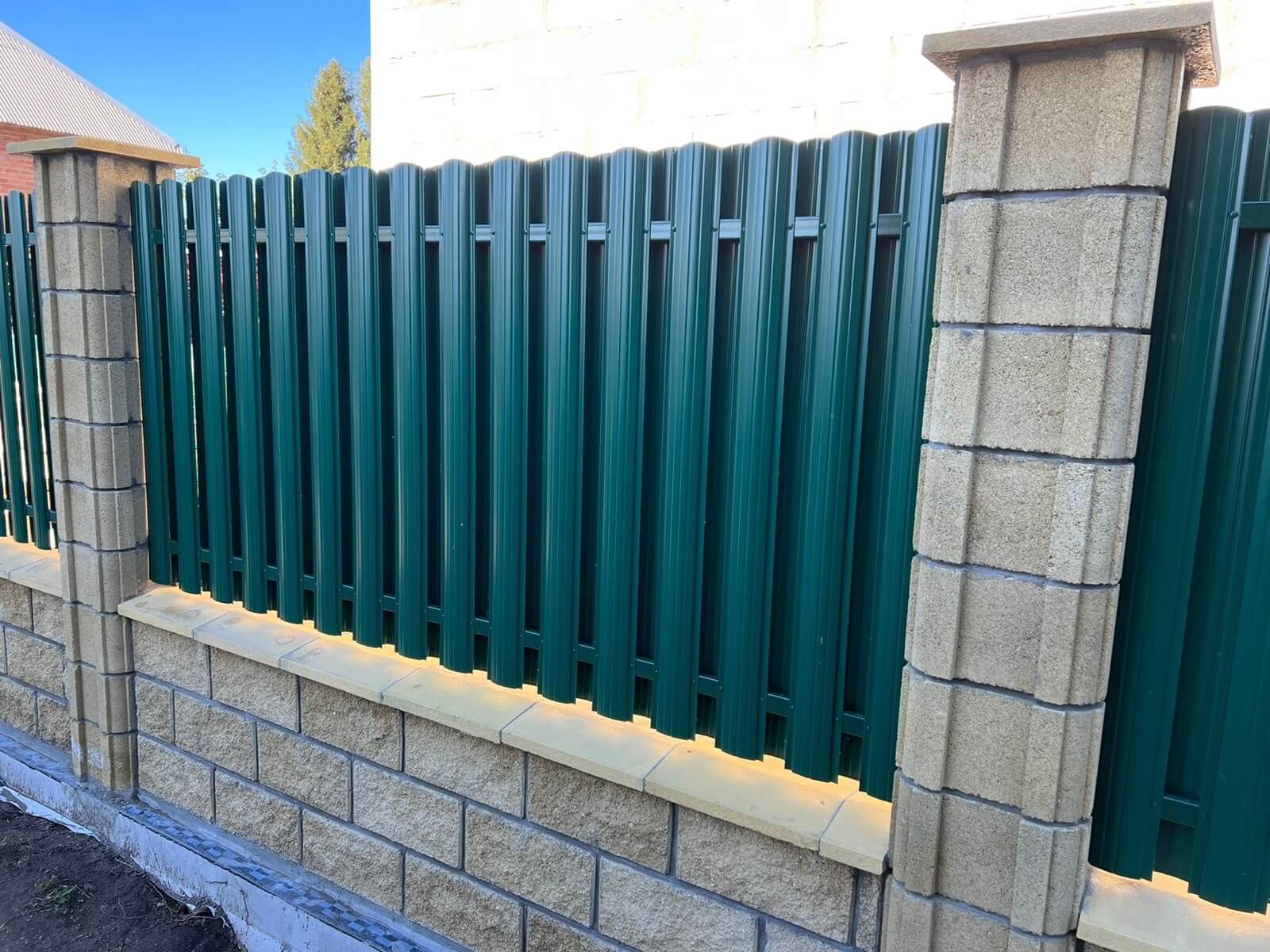 Забор из евроштакетника 22м RAL6005/6005 Зеленый Мох двусторонний фото 6 в Владивостоке