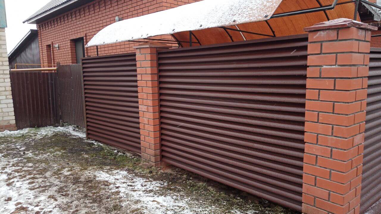 Забор из ламелей еврожалюзи 12м RAL8017/8017 Шоколад двусторонний МАТТЕ фото 4 в Владивостоке