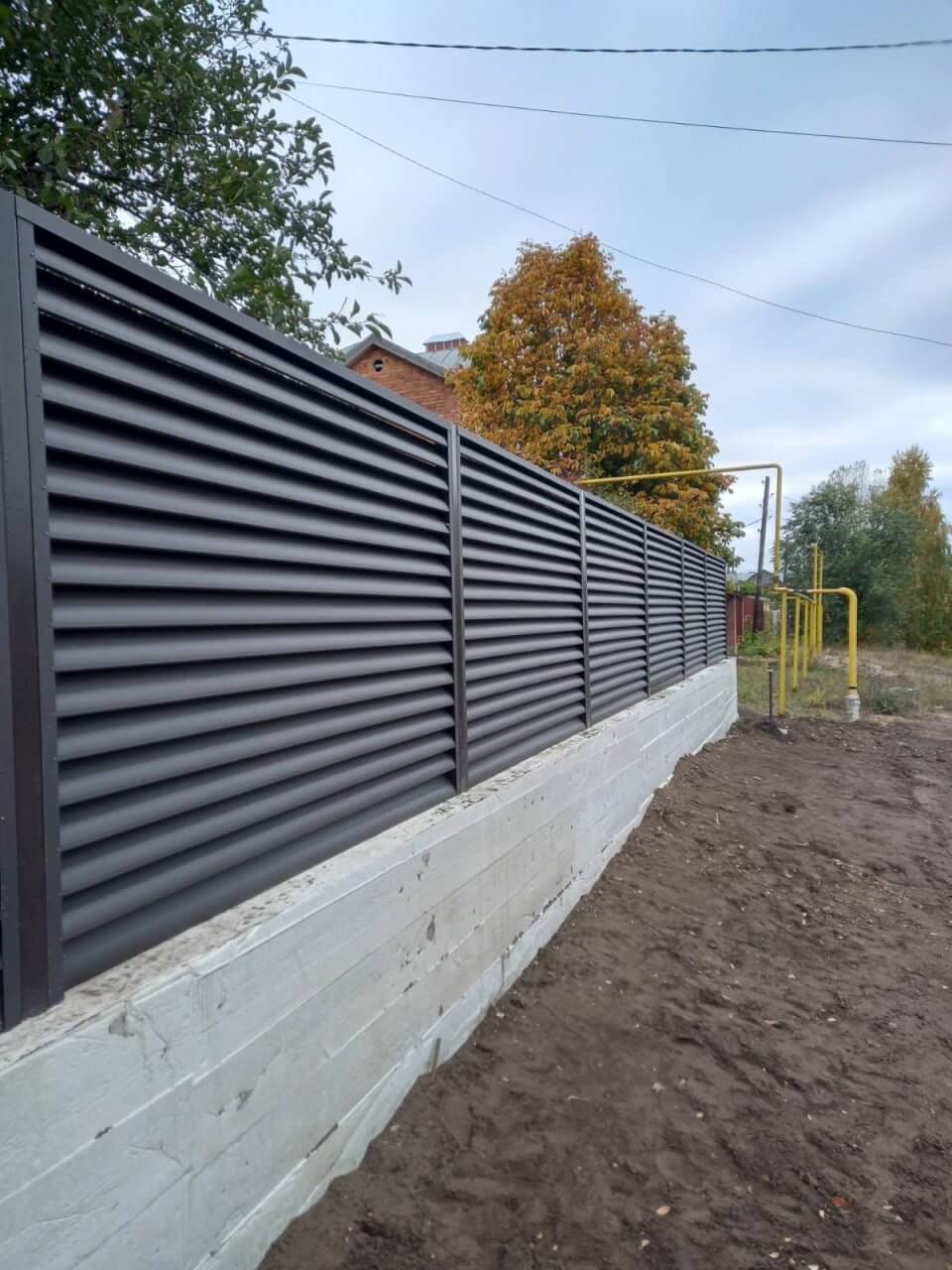Забор из ламелей еврожалюзи 34м RAL8019/8019 Темный Шоколад двусторонний МАТТЕ в Владивостоке