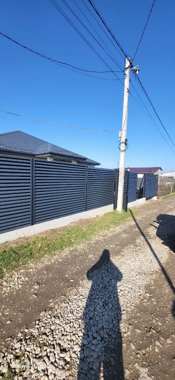 Забор из ламелей еврожалюзи 30м RAL7024/7024 Серый Графит двусторонний фото 1 в Владивостоке
