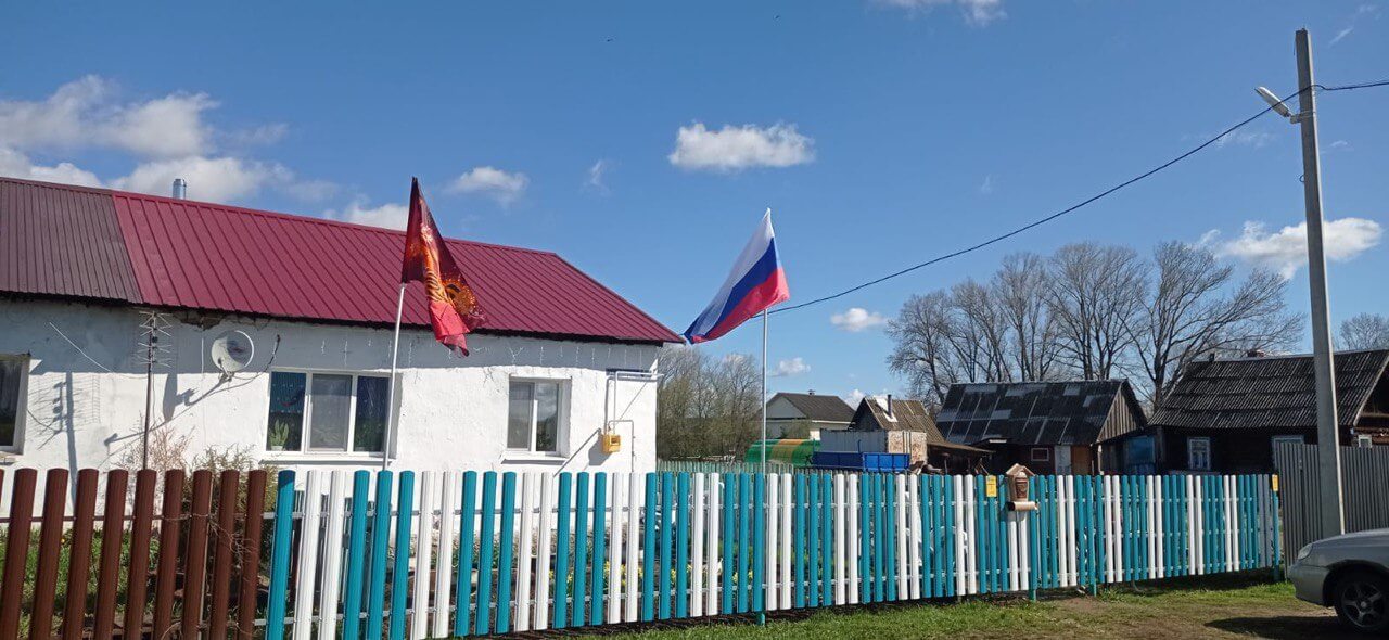 Забор из евроштакетника 16м RAL5021 Морская Волна, RAL9003 Белый фото 1 в Владивостоке