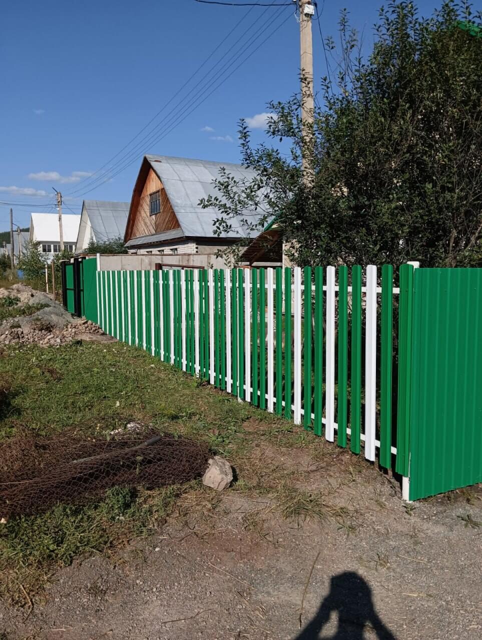 Забор из евроштакетника 10м RAL9003 Белый, RAL6029 Зеленая Мята в Владивостоке