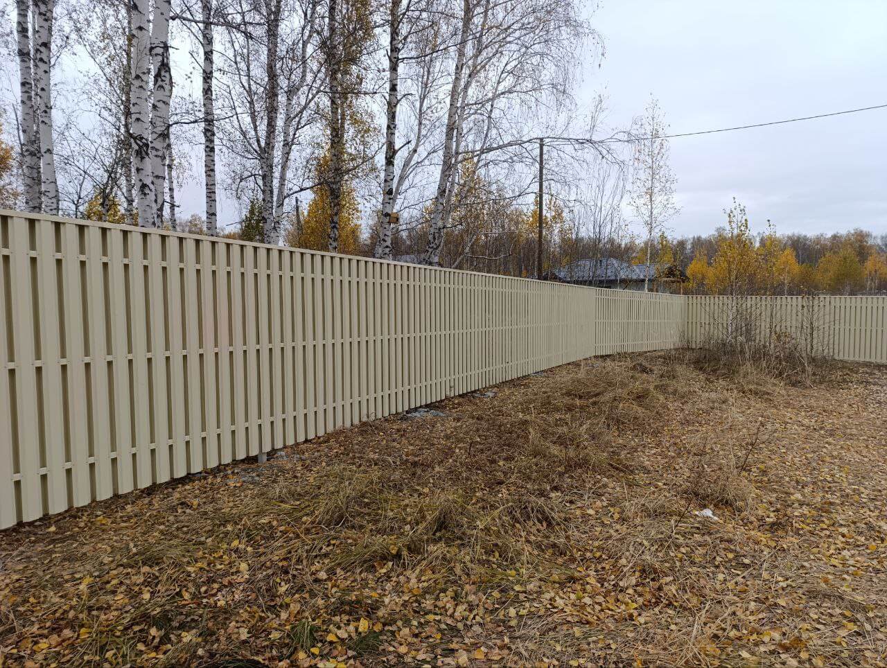 Забор из евроштакетника 140м RAL1015/1015 Слоновая Кость двусторонний фото 1 в Владивостоке
