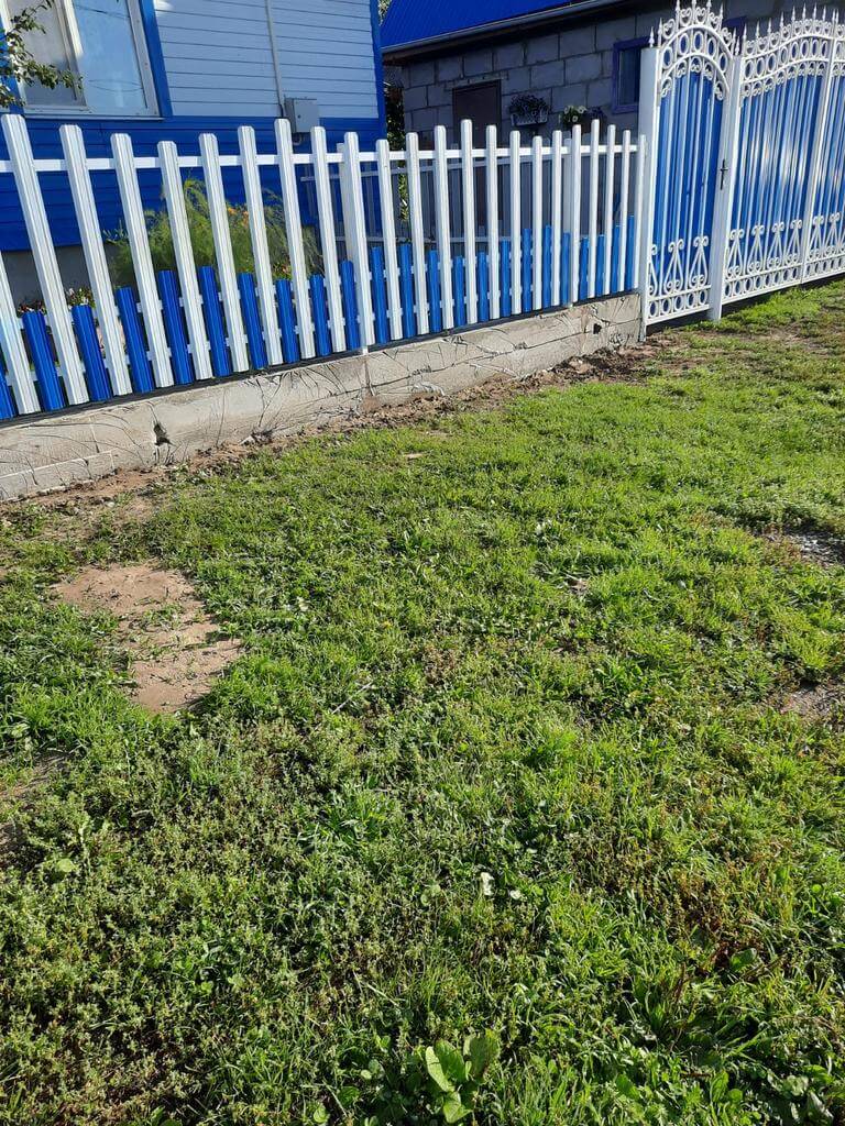 Забор из евроштакетника 14м RAL9003 Белый, RAL5005 Синий Сигнал фото 3 в Владивостоке