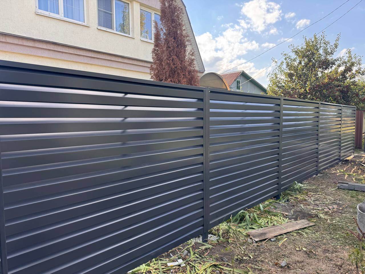 Забор-жалюзи из ламелей Хай-Тек 26м RAL7024/7024 Серый Графит двусторонний в Владивостоке