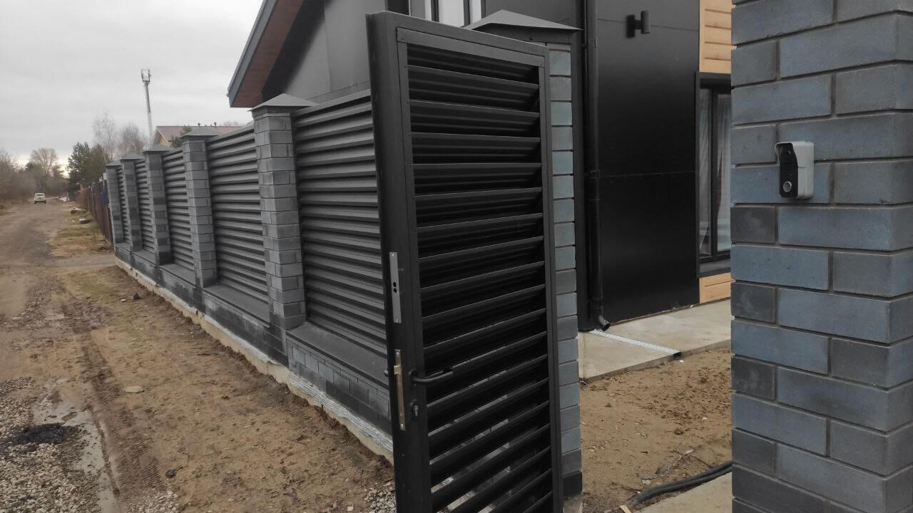 Забор-жалюзи из ламелей ЭКО-Z 17м RAL9005/9005 Черный МАТТЕ фото 1 в Владивостоке