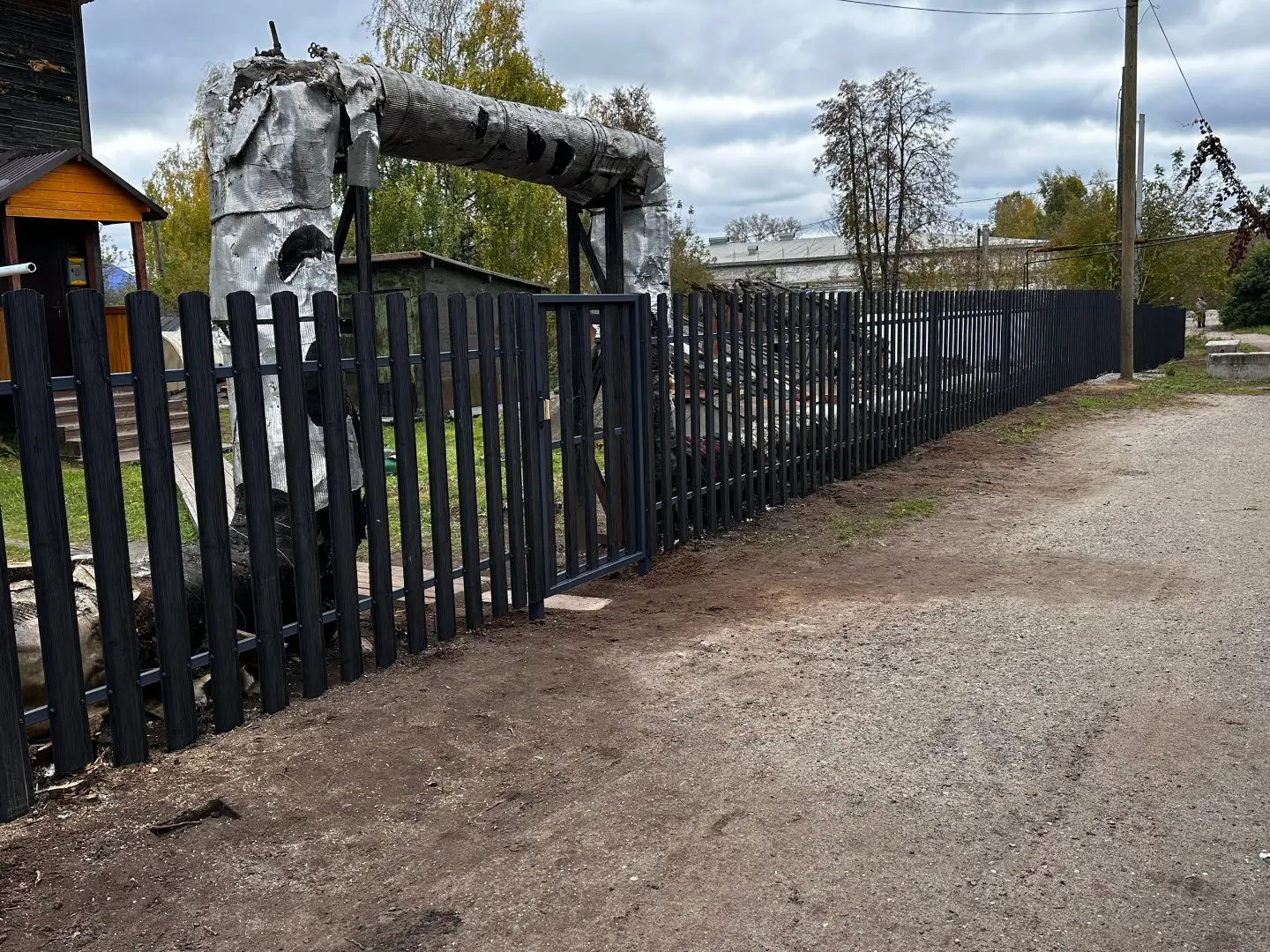 Забор из евроштакетника 63м Черное Дерево 3D Принтек фото 5 в Владивостоке