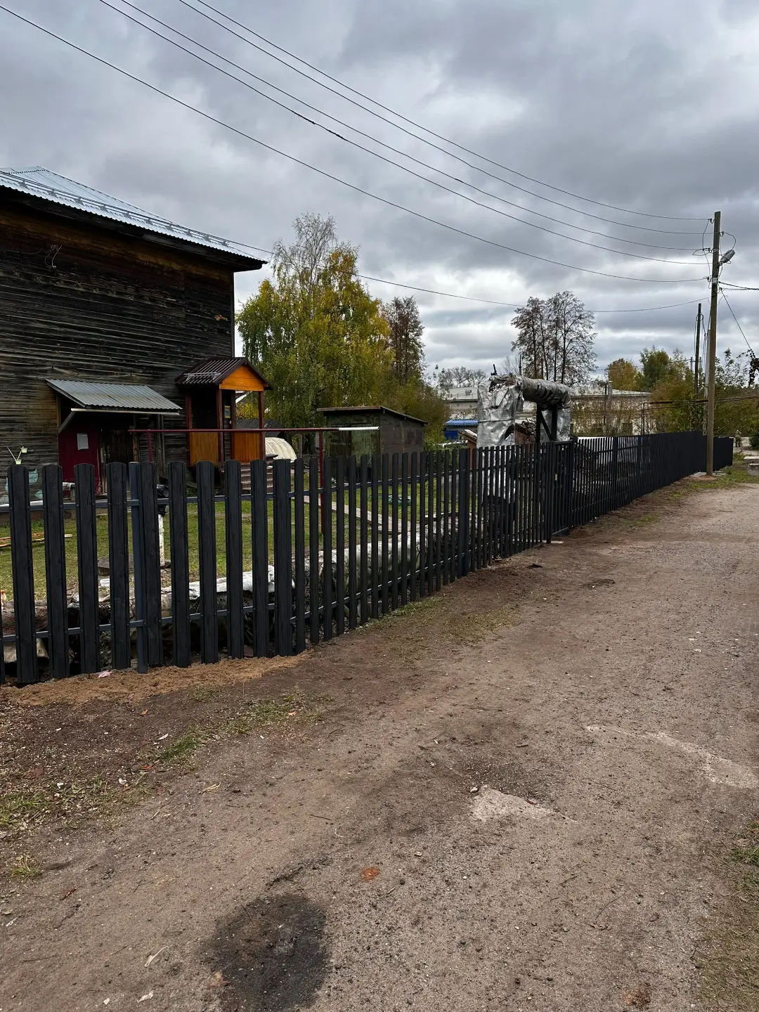 Забор из евроштакетника 63м Черное Дерево 3D Принтек фото 3 в Владивостоке