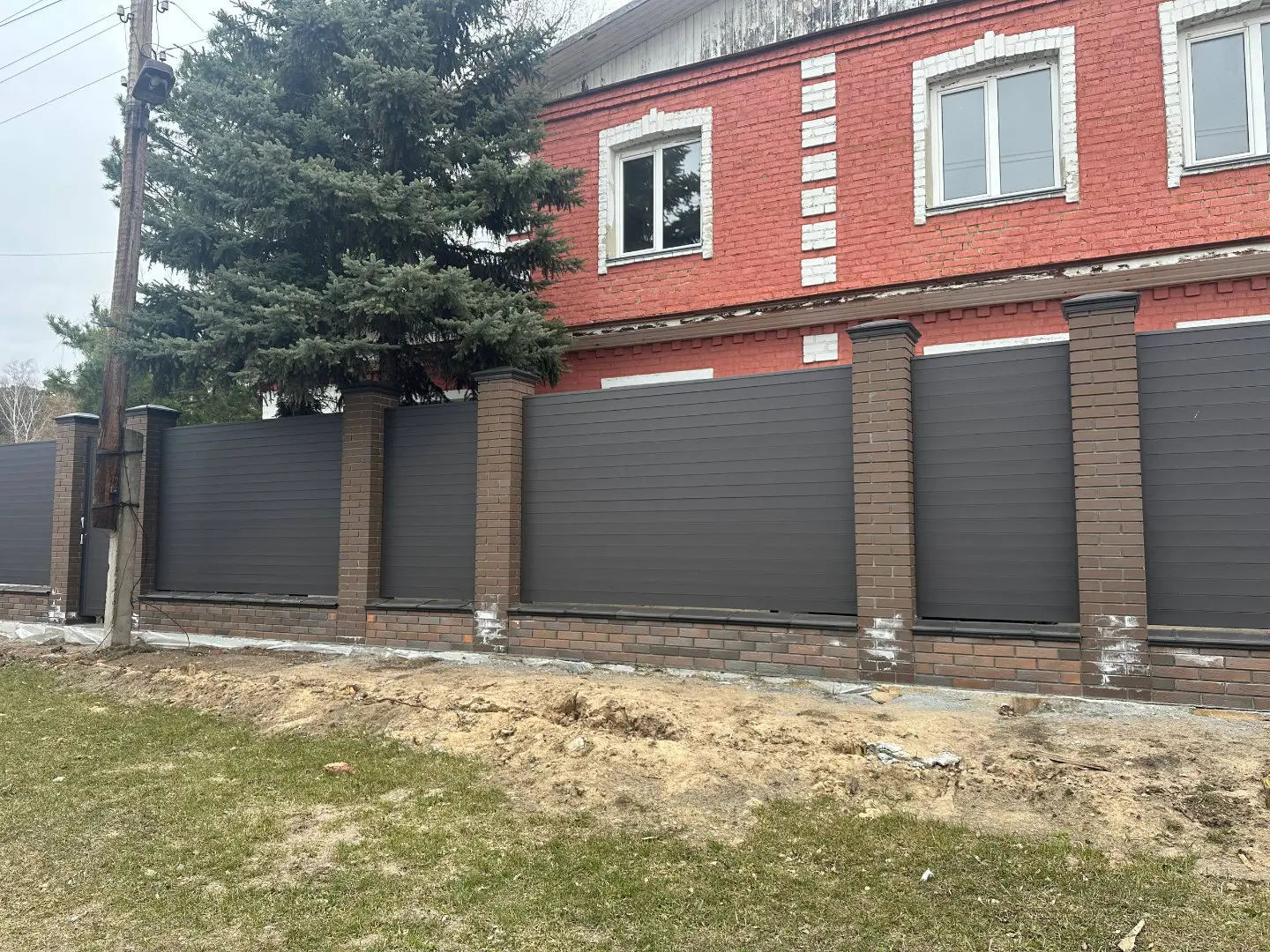 Забор-ранчо из металлического планкена 28м RAL8019 Темный Шоколад МАТТЕ в Владивостоке