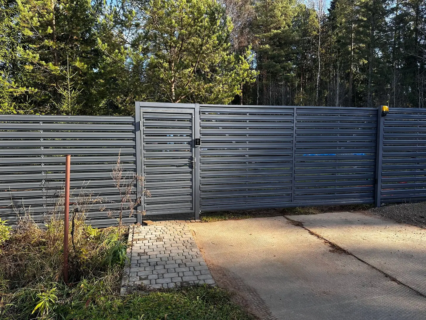 Забор-ранчо из евроштакетника 10м RAL7024 Серый Графит в Владивостоке