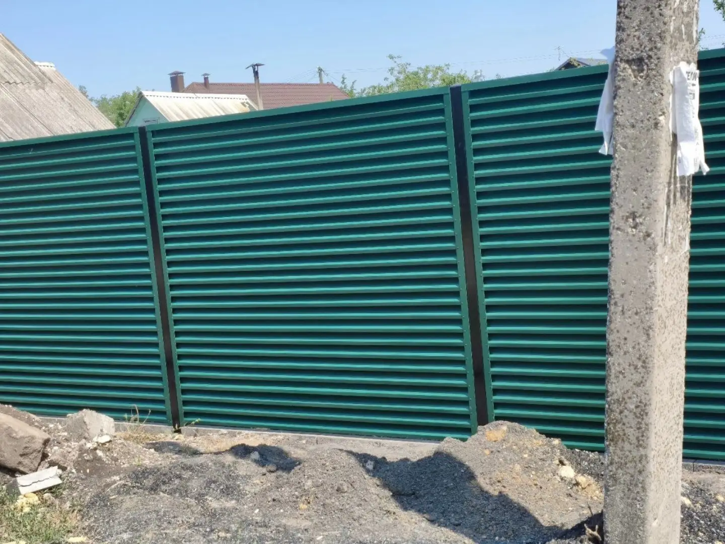 Забор-жалюзи из ламелей ЭКО-Z 24м RAL6005 Зеленый Мох фото 1 в Владивостоке