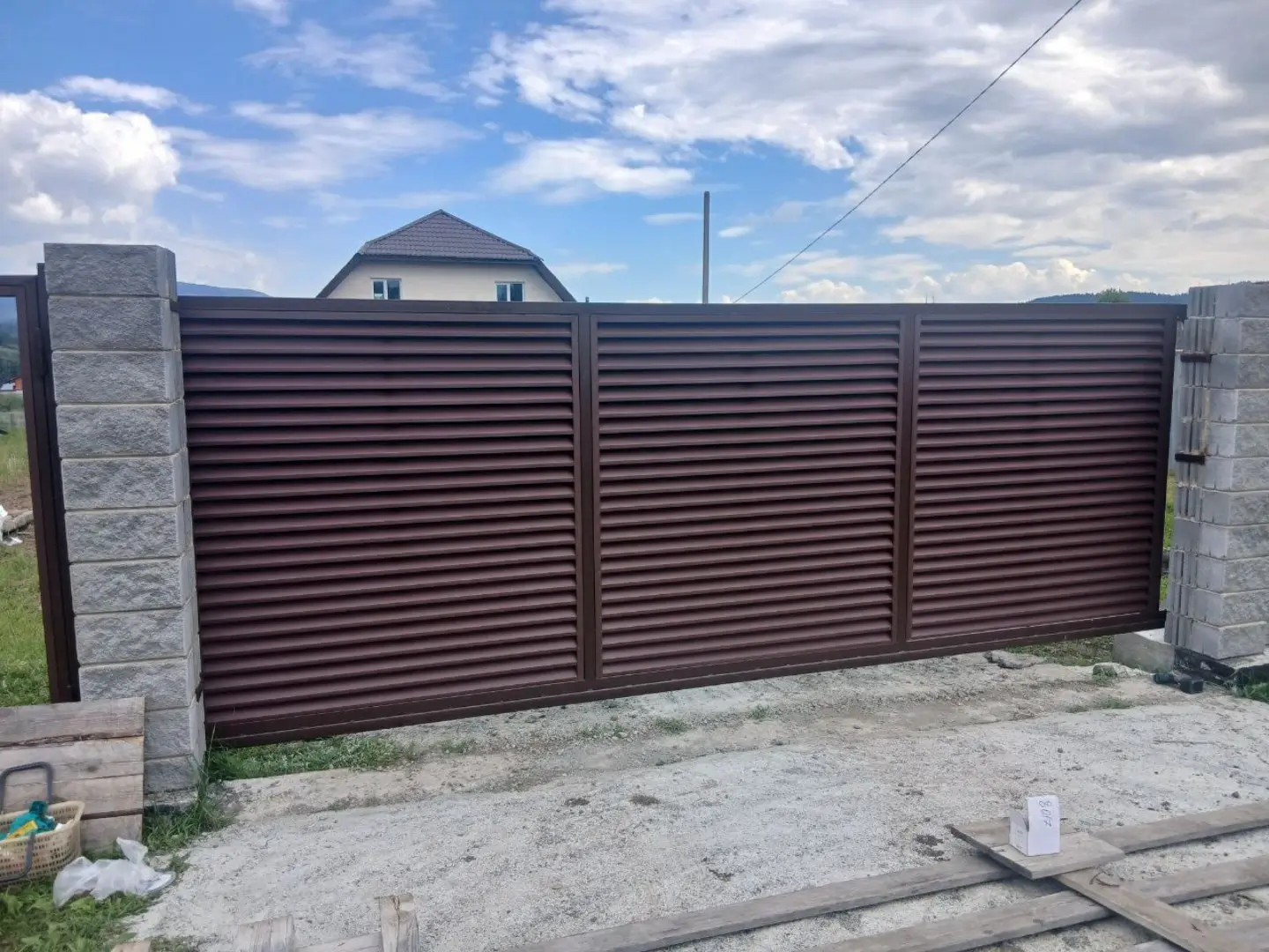 Забор-жалюзи из ламелей ЭКО-Z 16м RAL8017/8017 Шоколад двусторонний МАТТЕ фото 11 в Владивостоке
