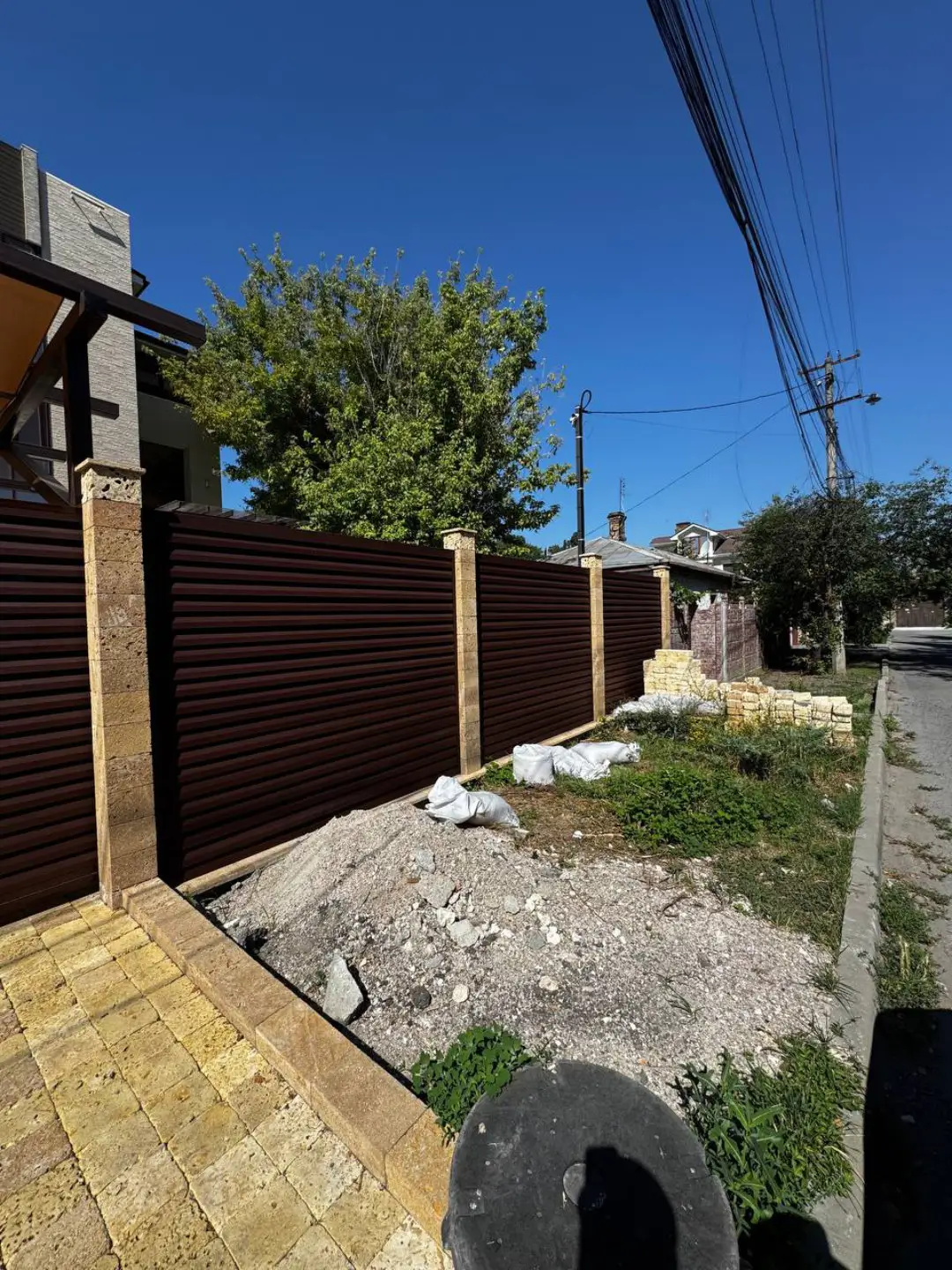 Забор-жалюзи из ламелей Реснички 12м RAL8017 Шоколад МАТТЕ фото 5 в Владивостоке